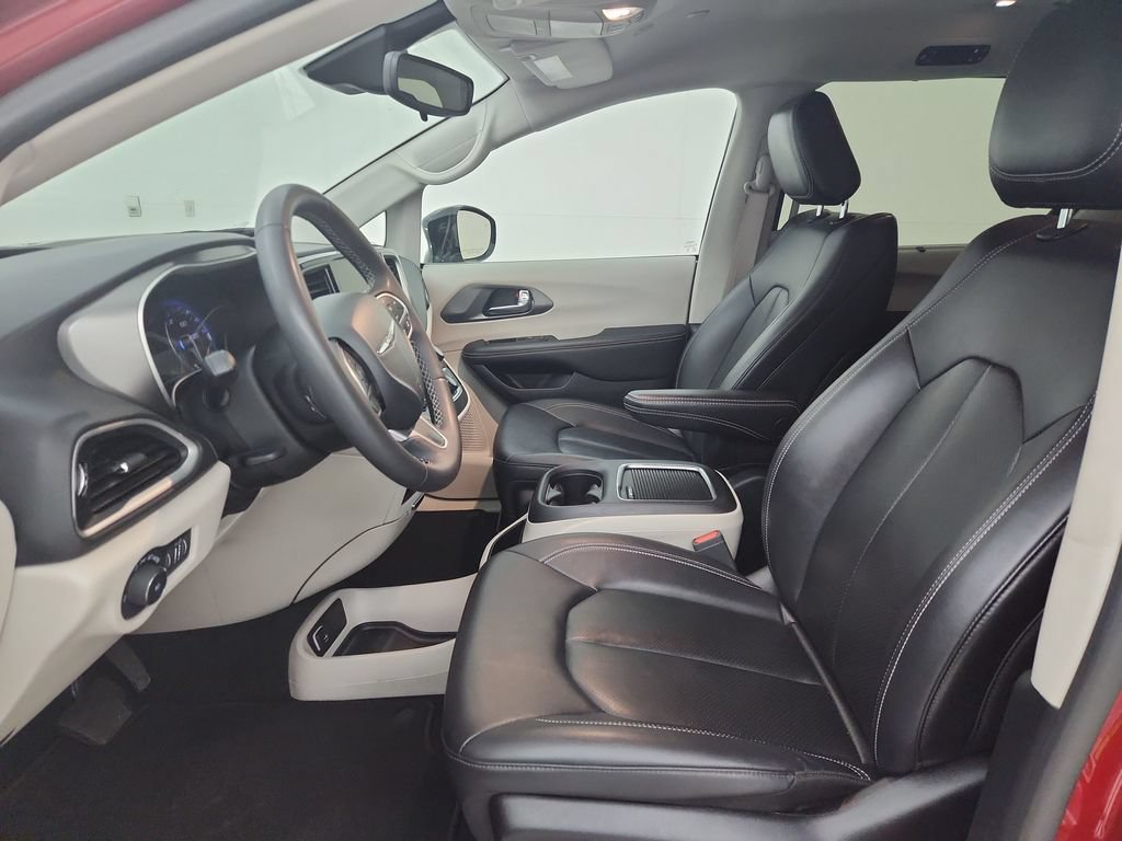 Used 2024 Chrysler Pacifica Touring-L FWD image 20