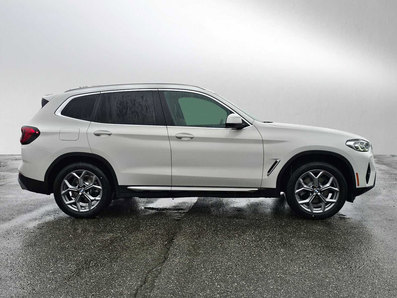 Used 2024 BMW X3 xDrive30i image 2