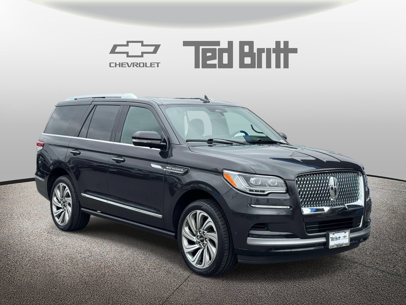 Used 2022 Lincoln Navigator Reserve AWD/4WD image 3