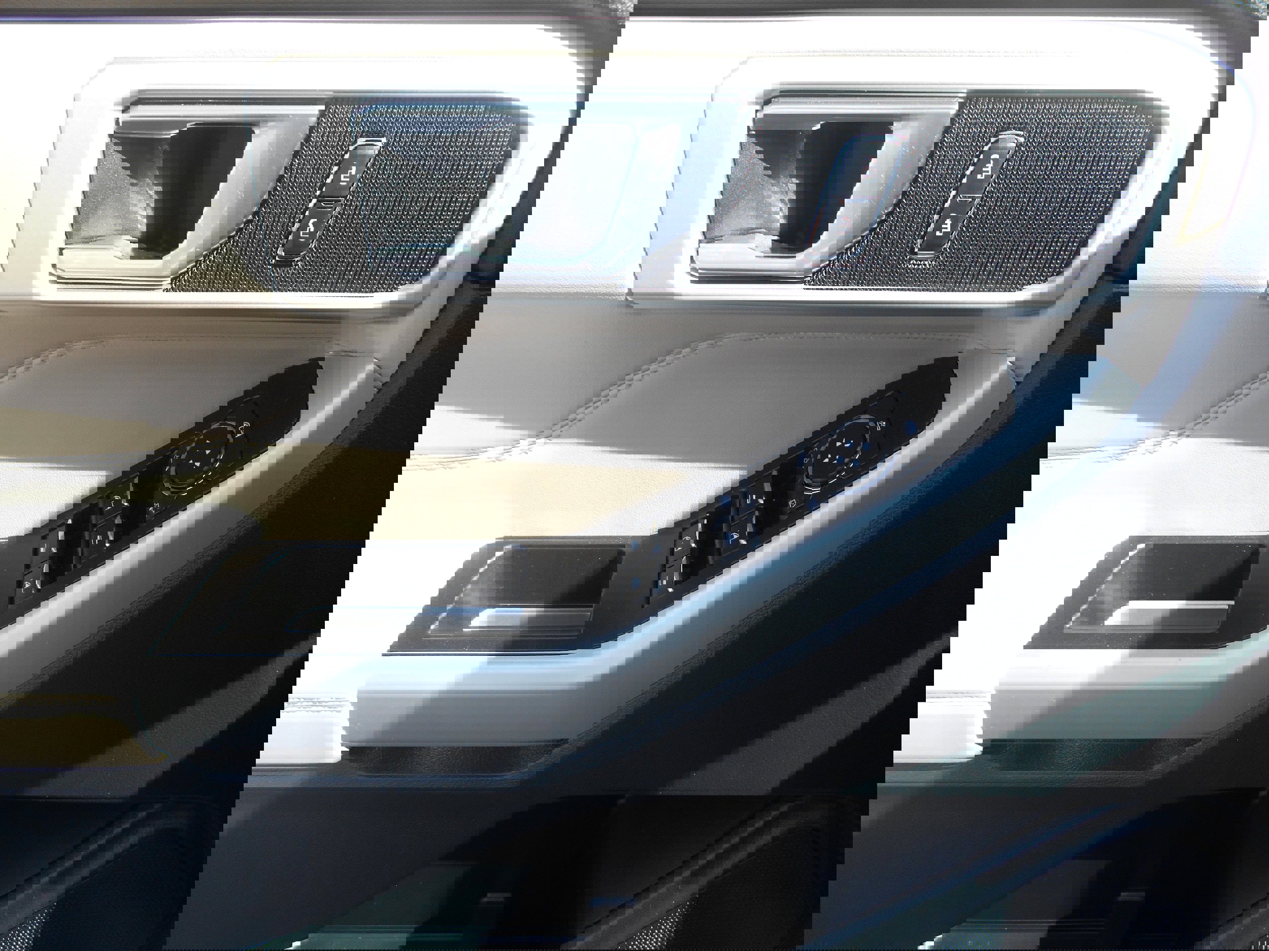 Used 2020 Ford Explorer XLT w/ Equipment Group 202A image 5