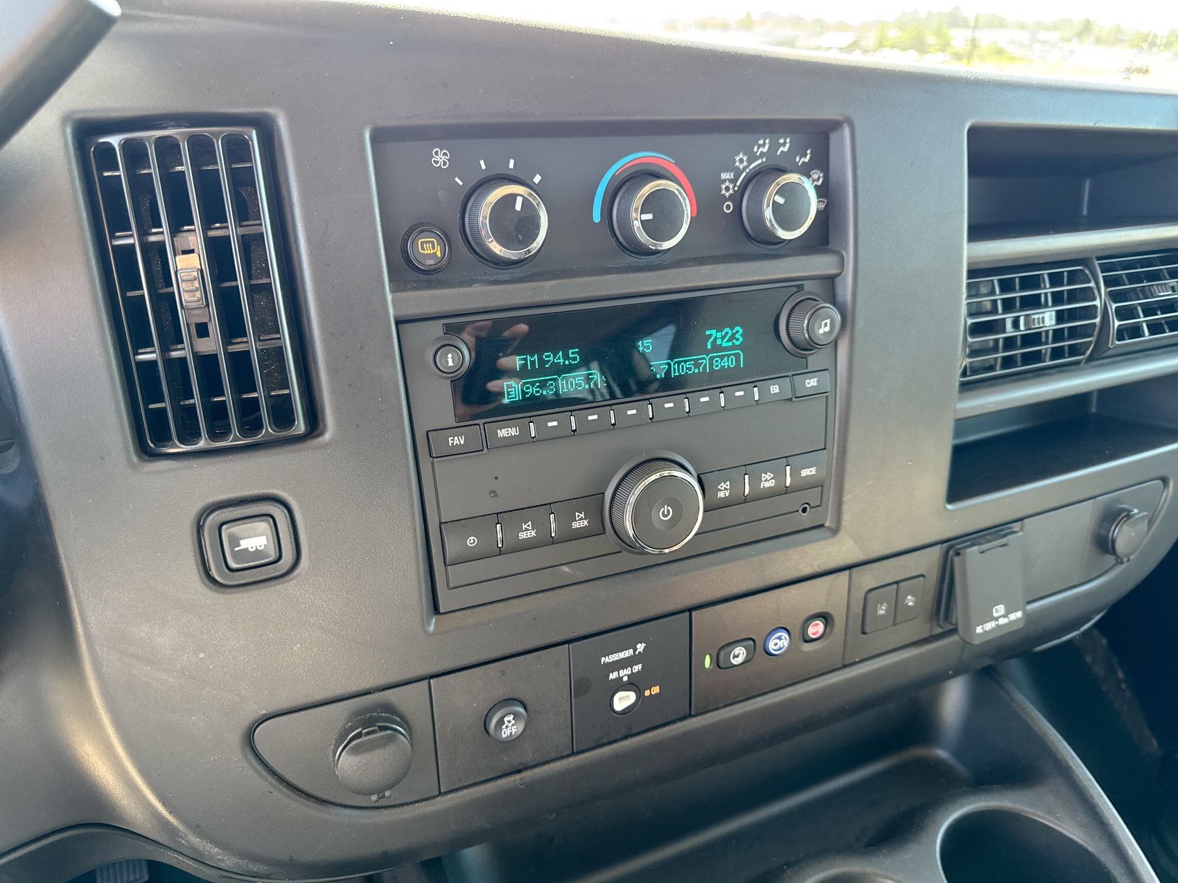 Used 2025 Chevrolet Express 3500 LT w/ LT Preferred Equipment Group RWD image 15