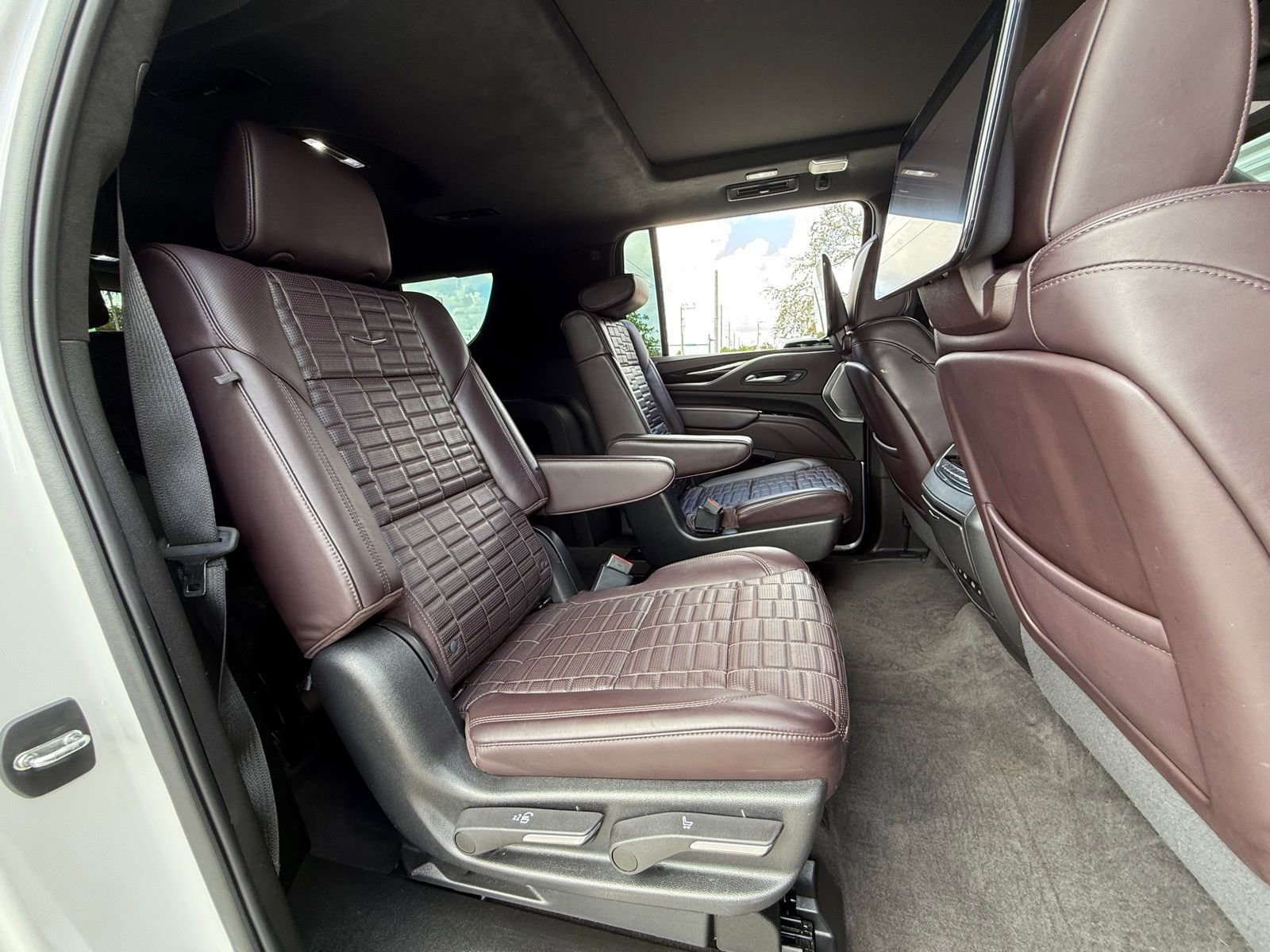 Used 2022 Cadillac Escalade ESV Sport Platinum image 16