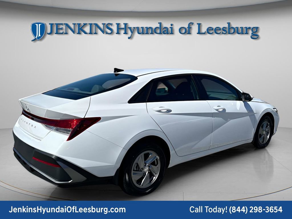 New 2026 Hyundai Elantra SE image 3