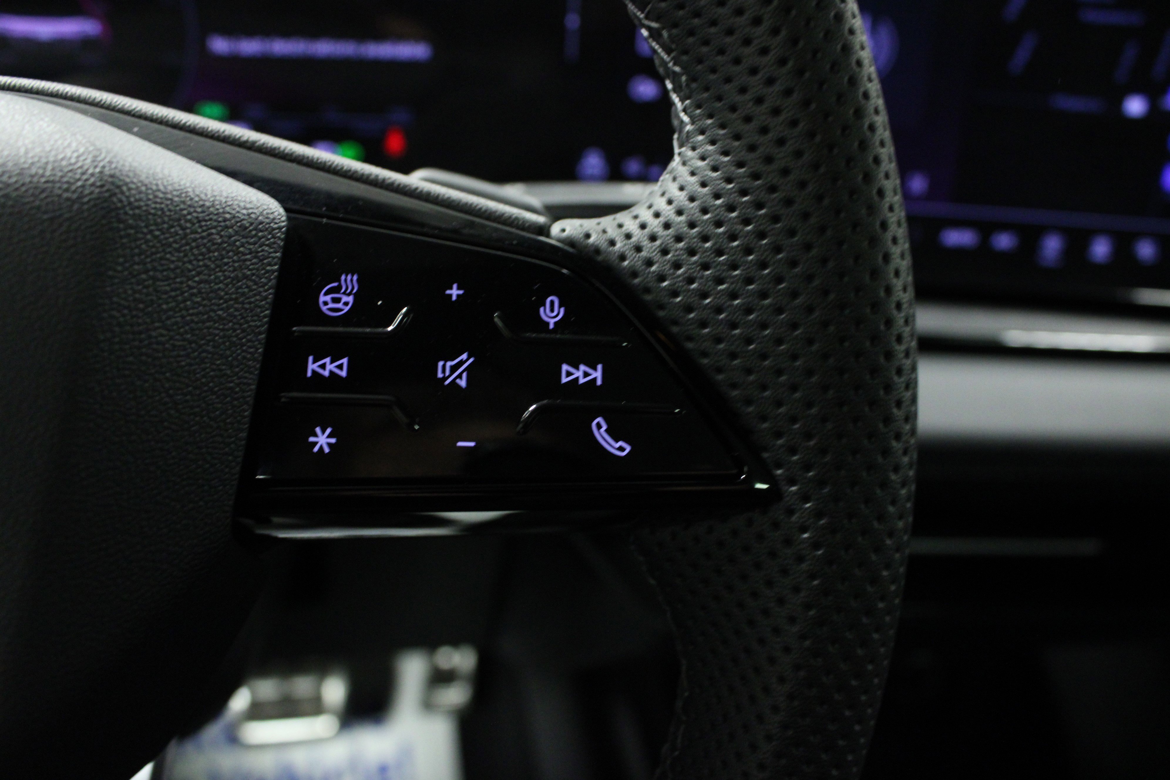 Used 2025 Audi SQ6 e-tron Prestige w/ 21" Black Optic Wheel Package AWD/4WD image 21