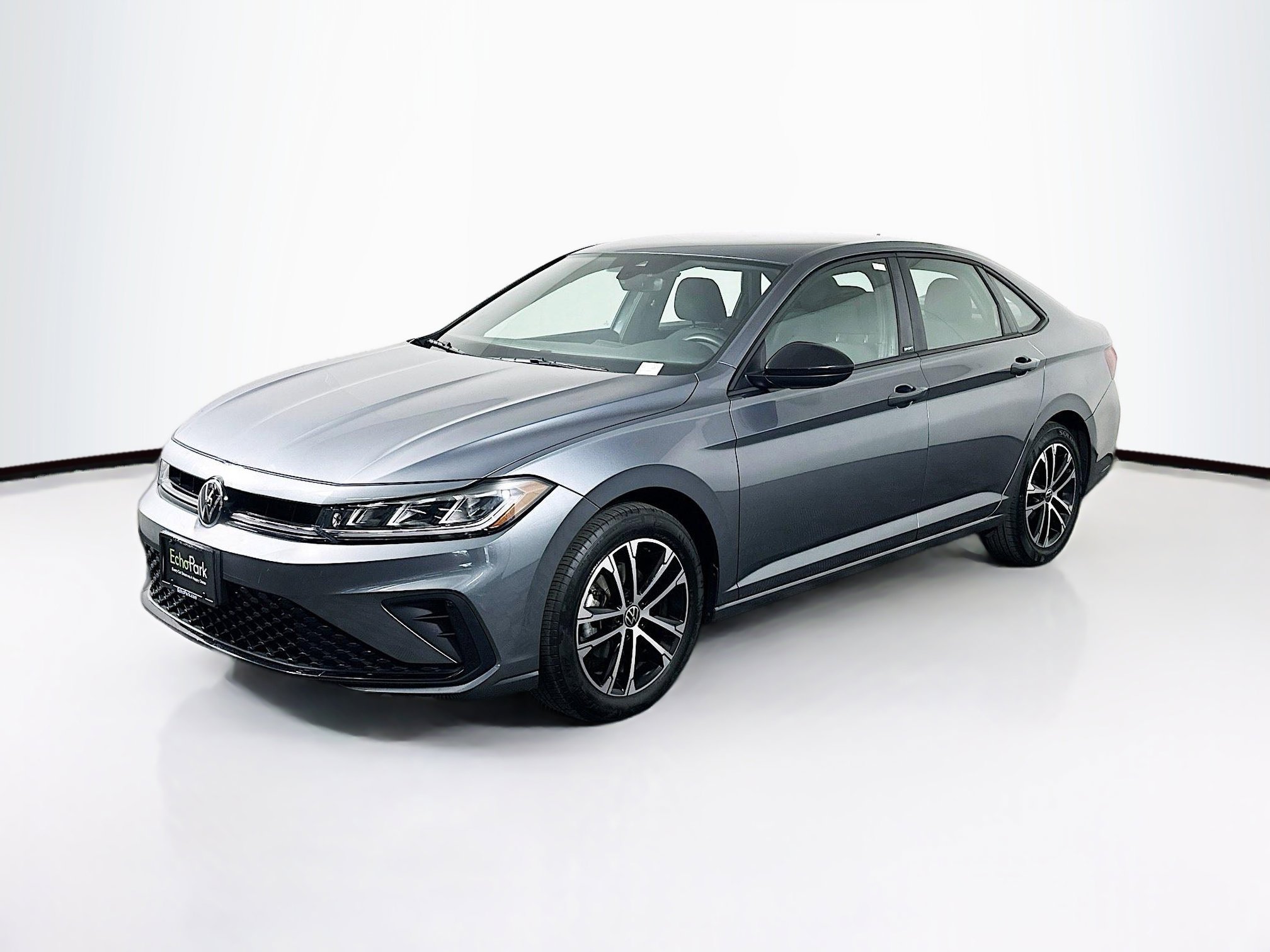 Used 2025 Volkswagen Jetta Sport FWD image 3