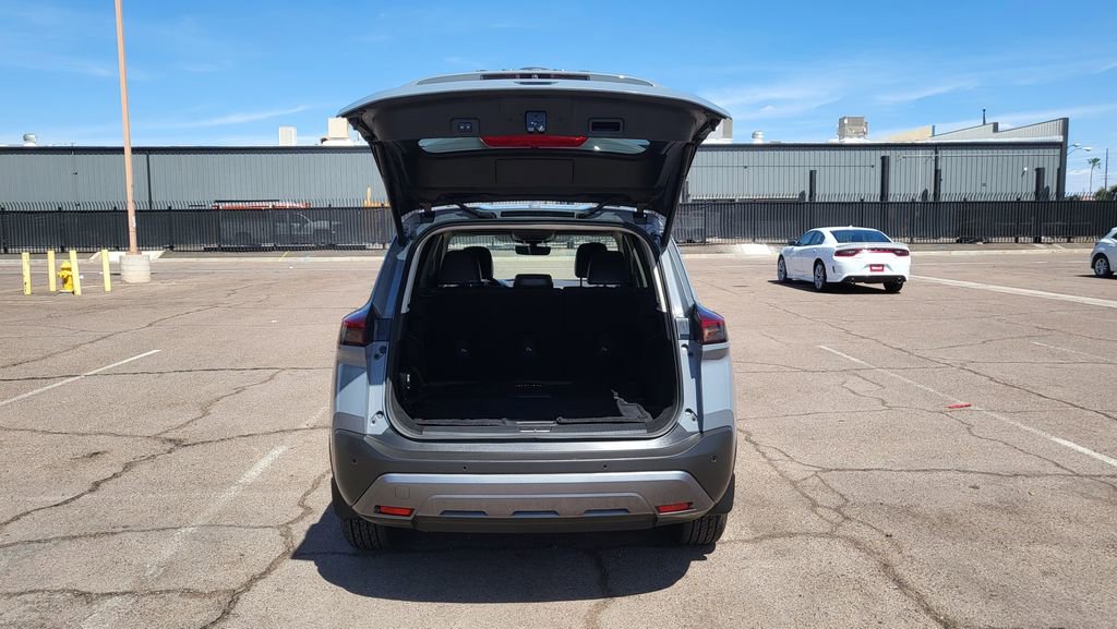 Used 2022 Nissan Rogue SL w/ SL Premium Package image 11