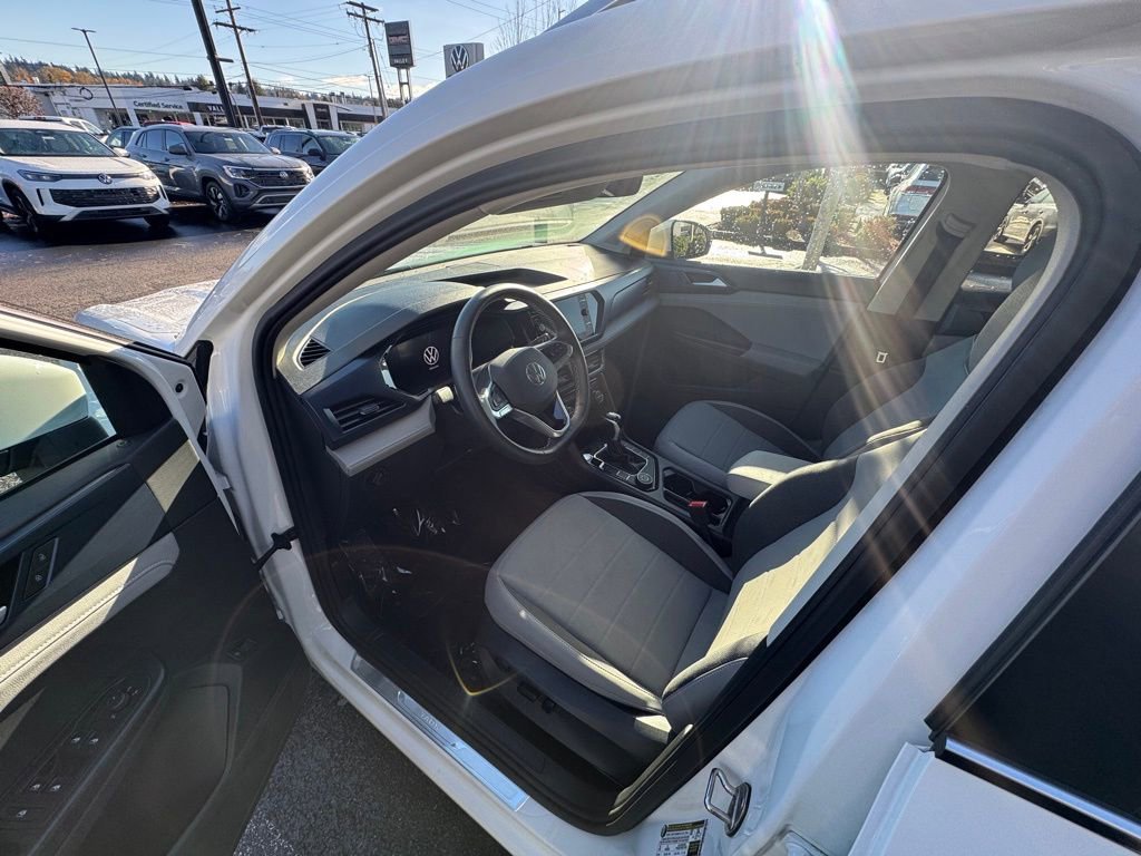Used 2024 Volkswagen Taos SE image 8