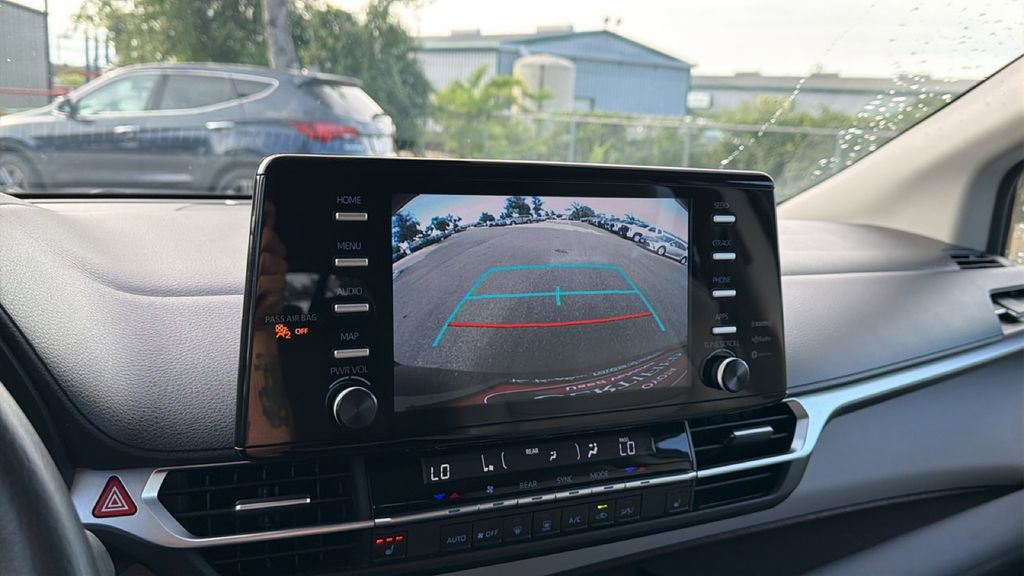 Certified 2024 Toyota Sienna XLE FWD image 30