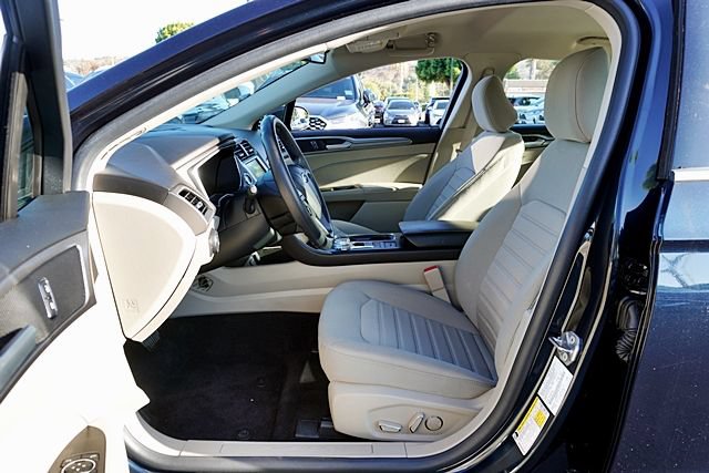 Used 2020 Ford Fusion SE FWD image 13