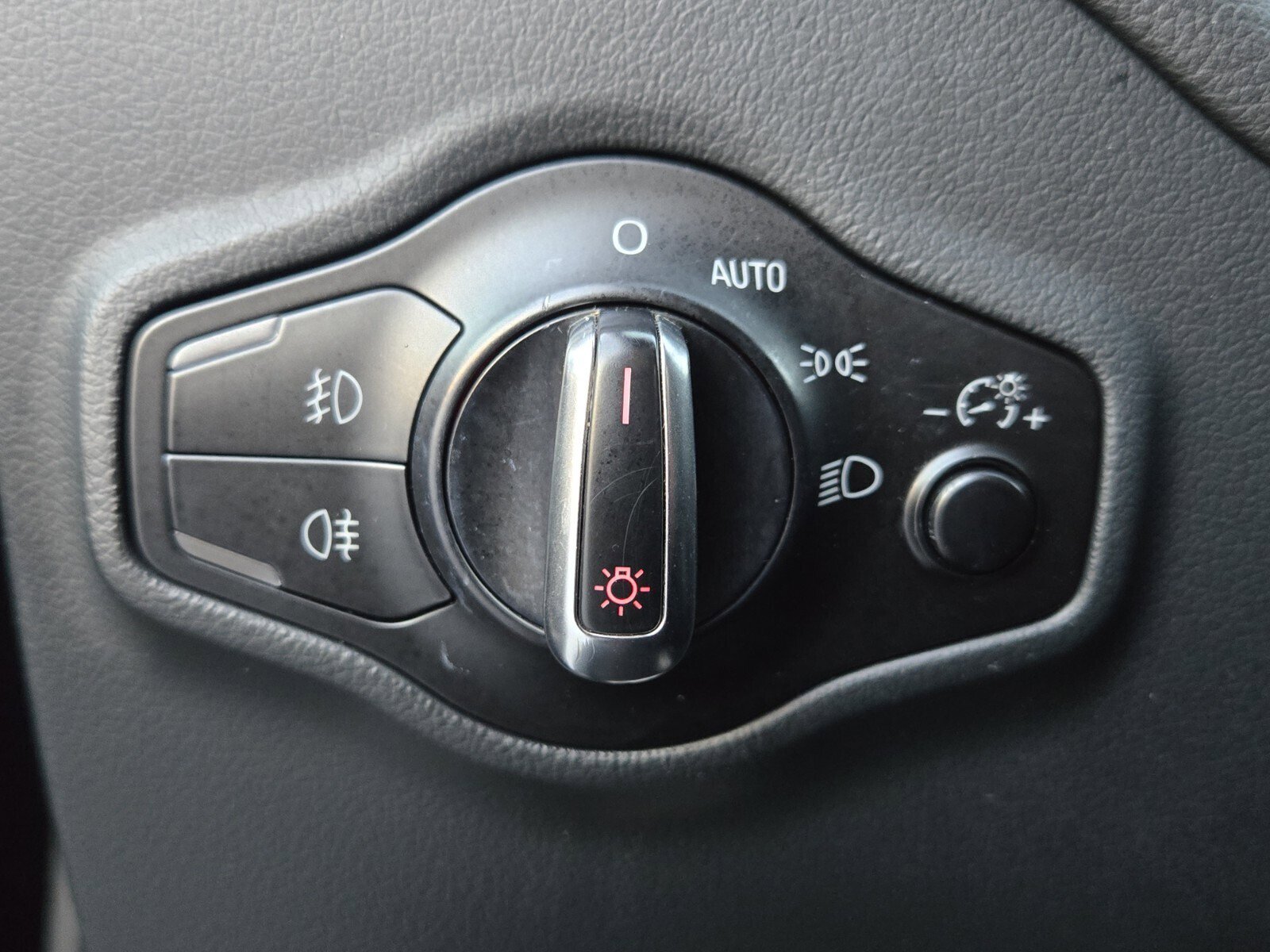 Used 2014 Audi SQ5 Prestige w/ Prestige Package image 32