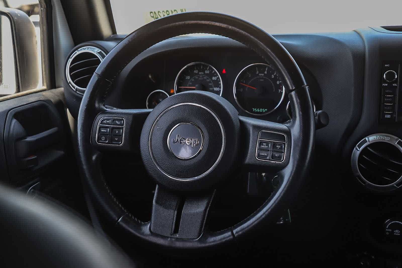 Used 2017 Jeep Wrangler Unlimited Sahara w/ Connectivity Group AWD/4WD image 17