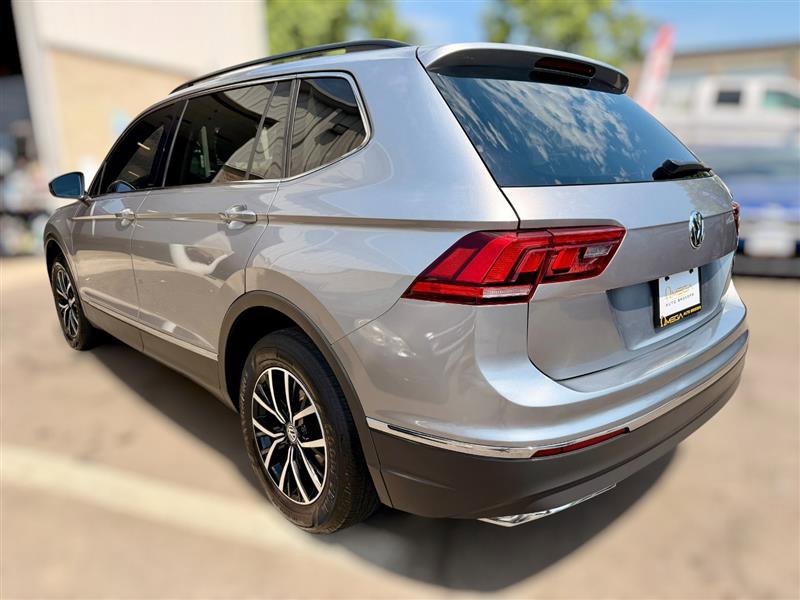 Used 2021 Volkswagen Tiguan SE w/ Panoramic Sunroof Package FWD image 4