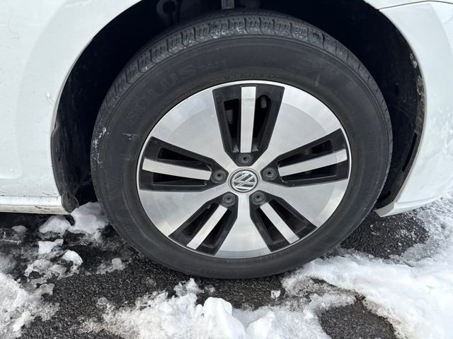 Used 2016 Volkswagen e-Golf SE w/ DC Fast Charging Package image 9