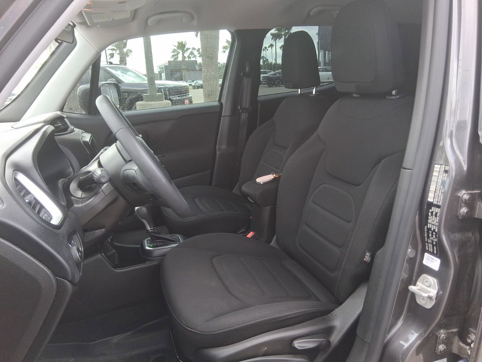 Used 2021 Jeep Renegade Latitude FWD image 15