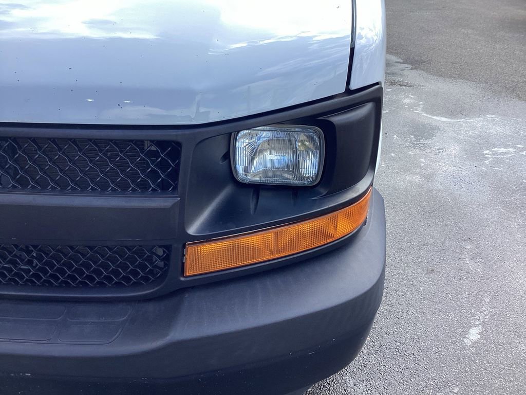 Used 2017 Chevrolet Express 2500 image 25