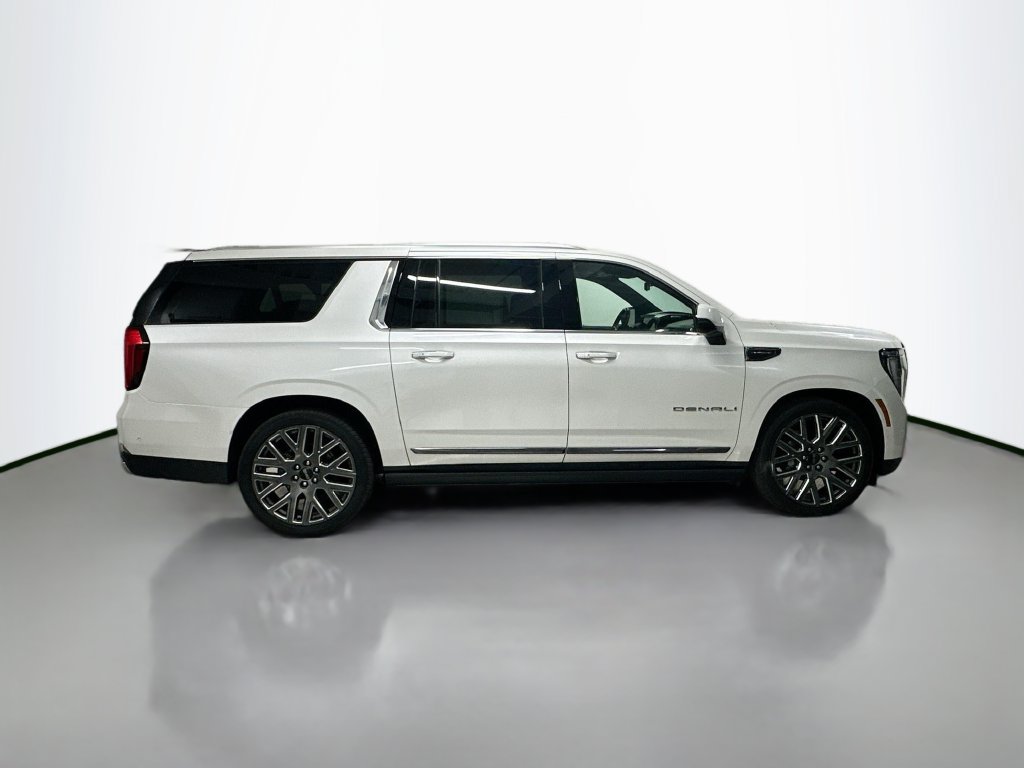 Used 2025 GMC Yukon XL Denali Ultimate AWD/4WD image 8