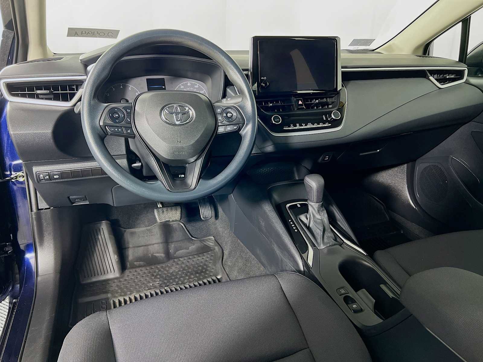 Used 2023 Toyota Corolla LE image 9