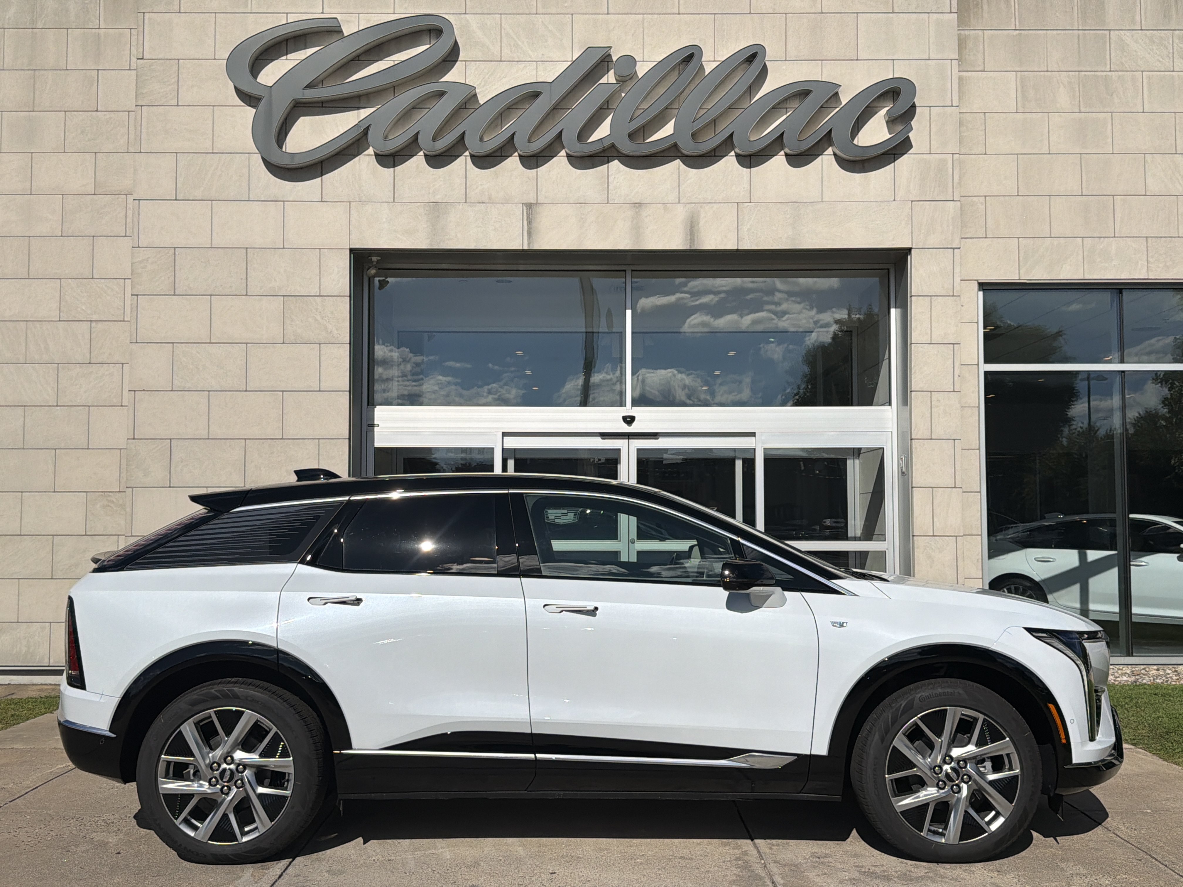 New 2027 Cadillac Optiq Premium Luxury w/ LPO, Floor Liner Package AWD/4WD image 3
