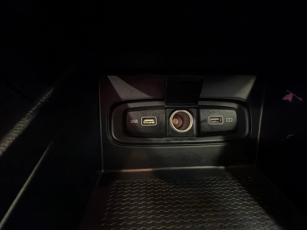 Used 2022 Hyundai Venue Limited FWD image 21