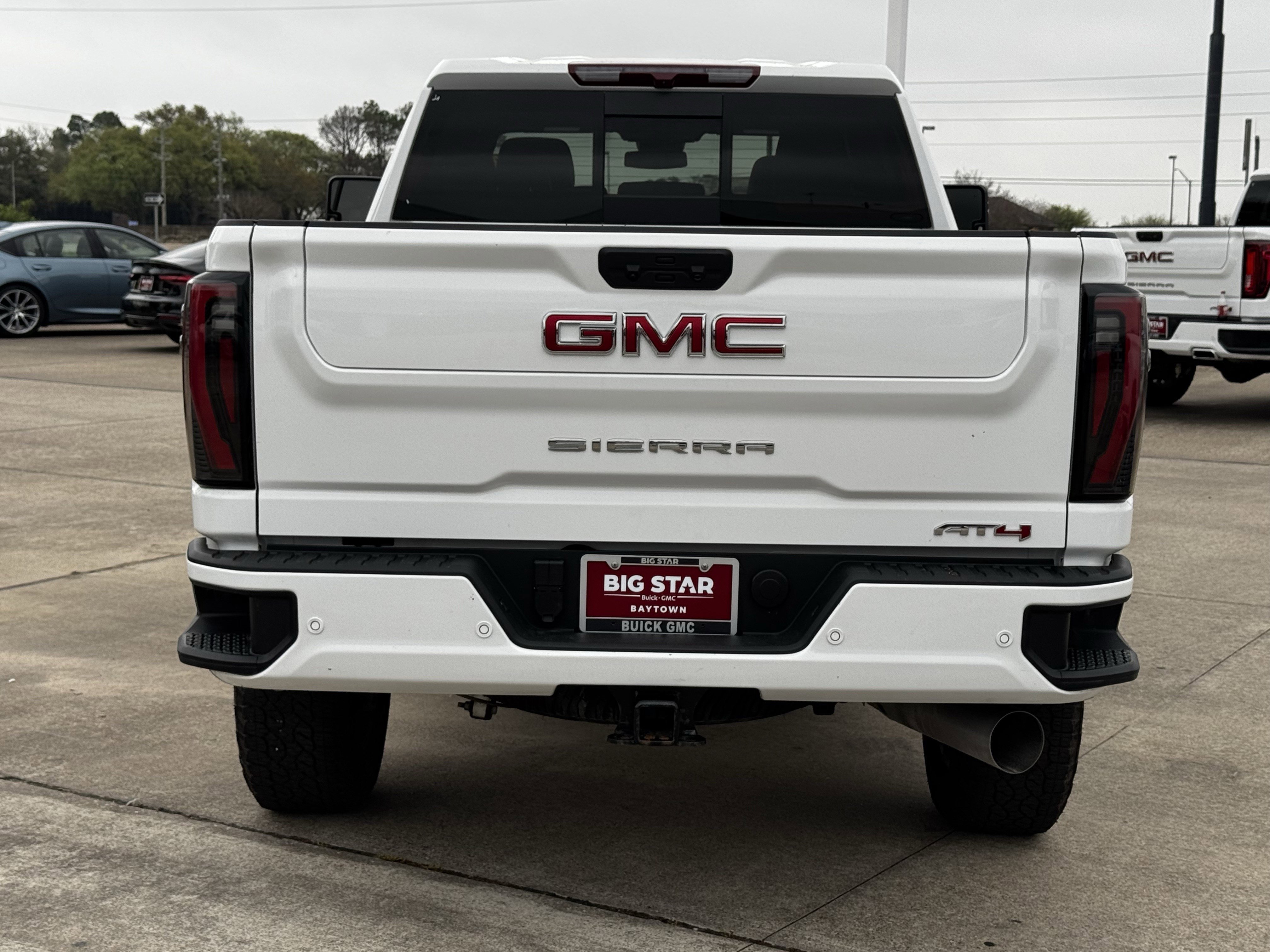 Used 2025 GMC Sierra 2500 AT4 image 9