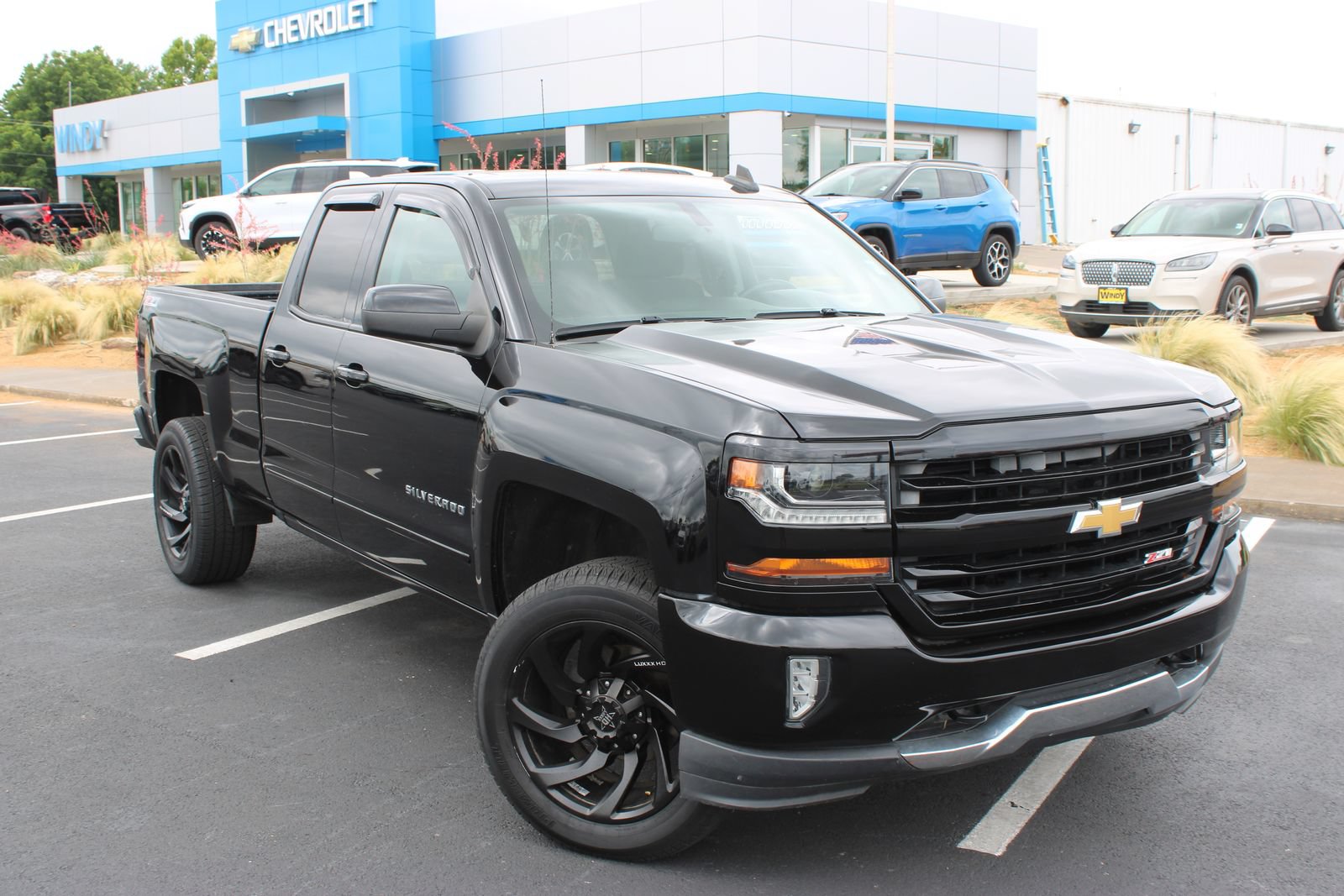 Used 2017 Chevrolet Silverado 1500 LT w/ All Star Edition AWD/4WD image 2