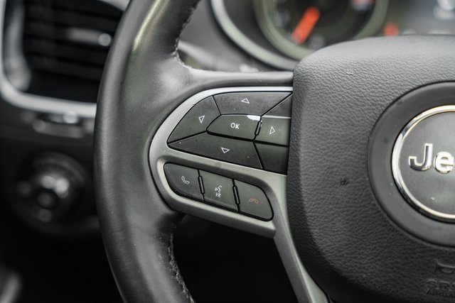 Used 2019 Jeep Cherokee Limited image 29