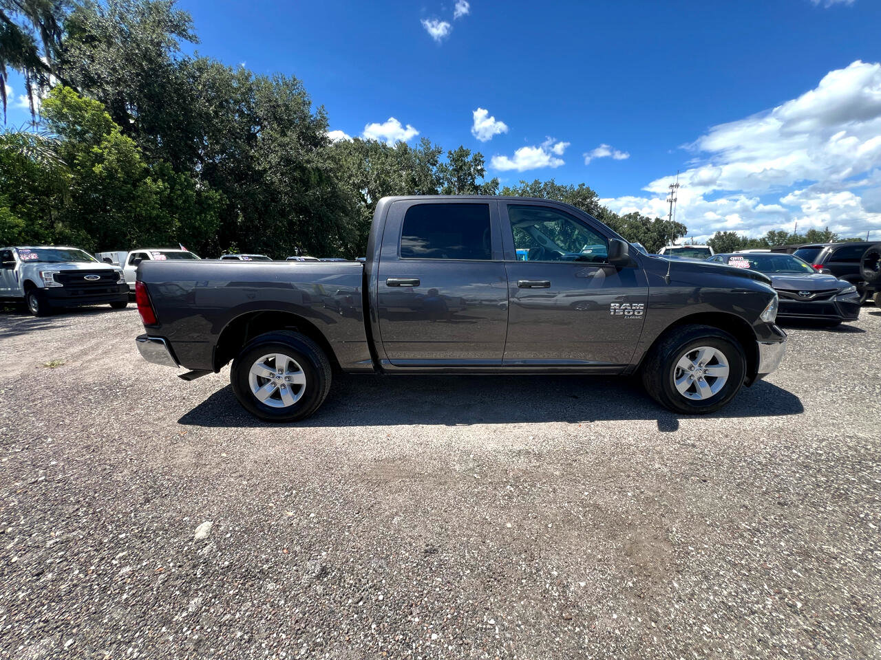 Used 2022 RAM 1500 Classic SLT image 2
