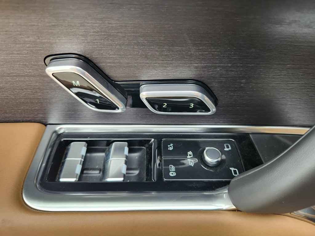 New 2025 Land Rover Range Rover Long Wheelbase SE AWD/4WD image 19