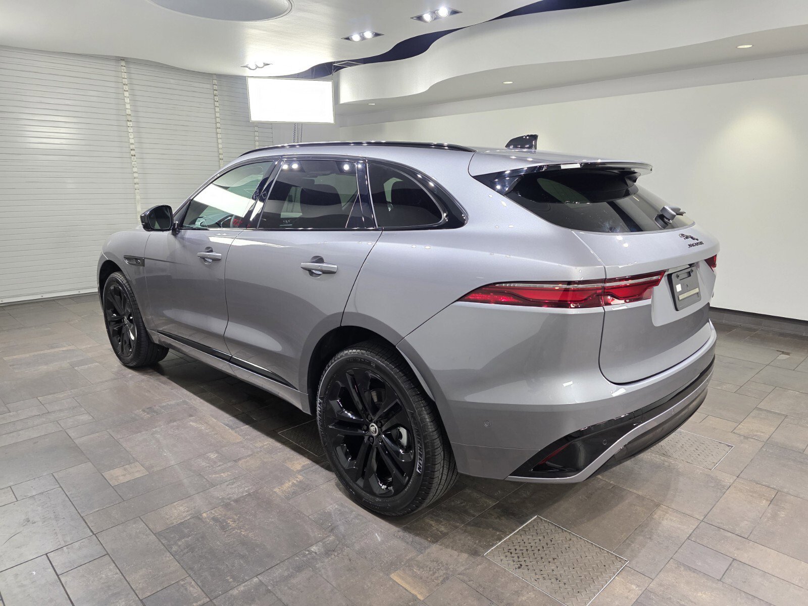 New 2026 Jaguar F-PACE R-Dynamic S AWD/4WD image 4