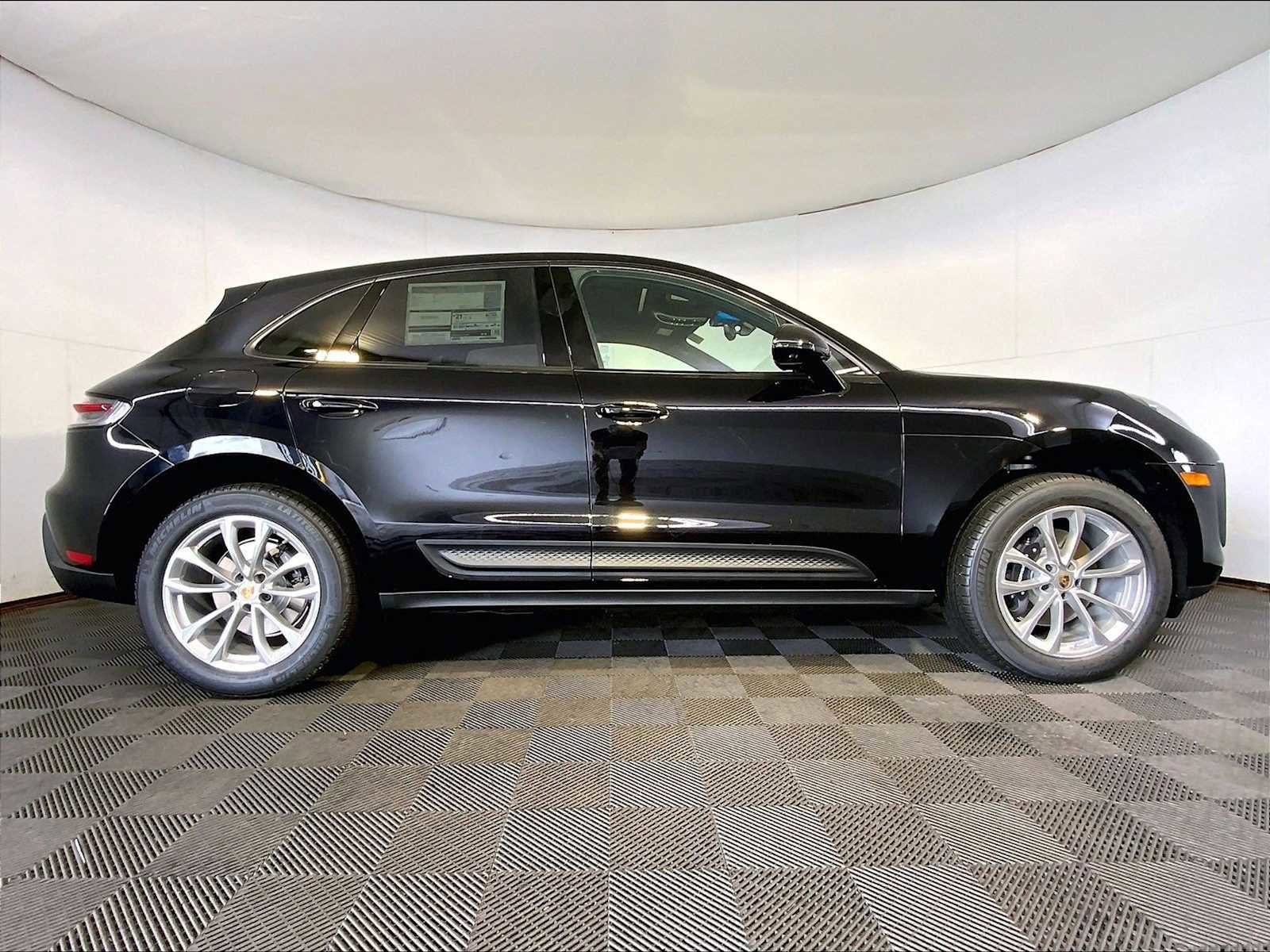 New 2025 Porsche Macan AWD/4WD image 8