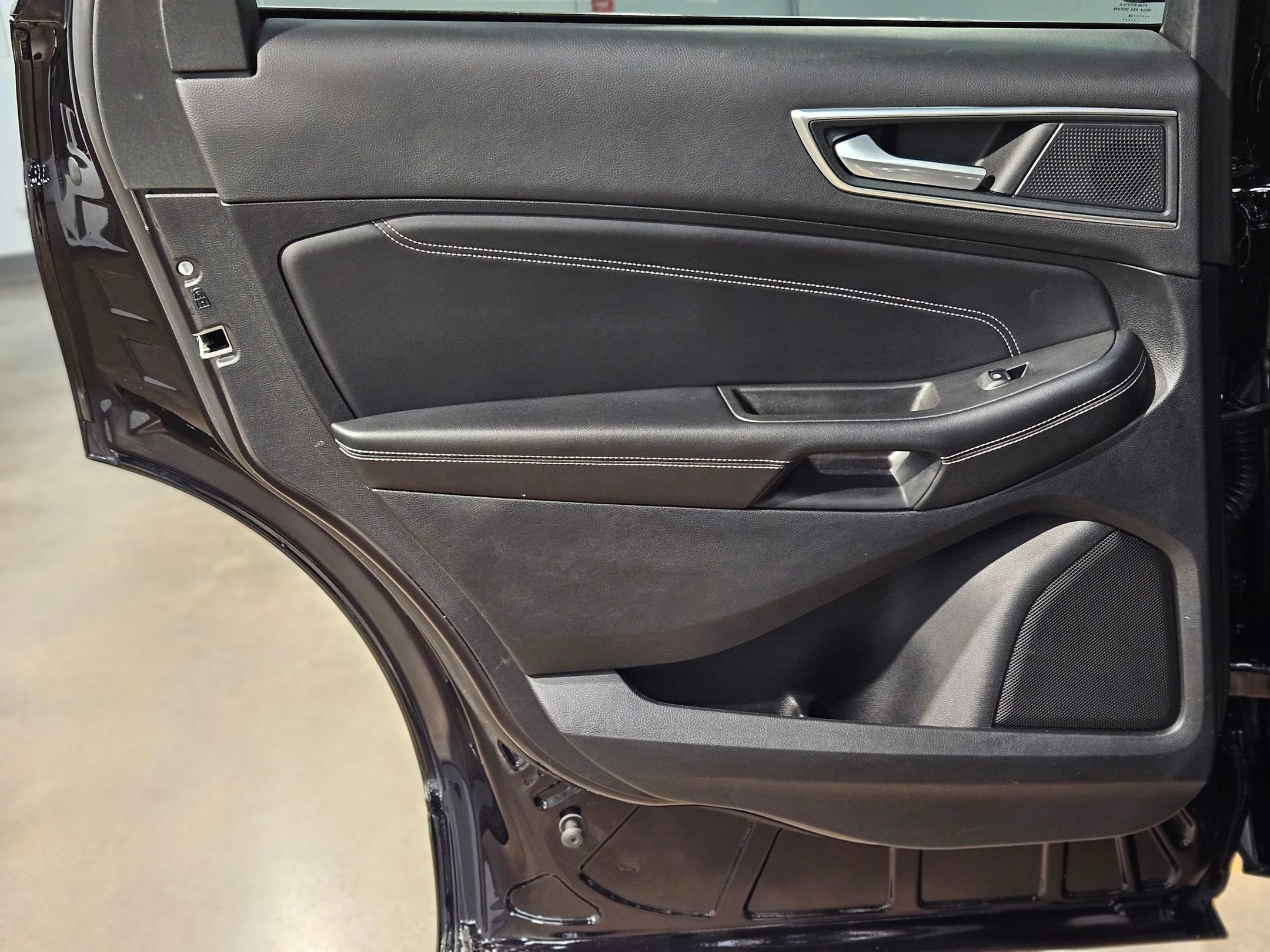 Used 2024 Ford Edge Titanium image 33