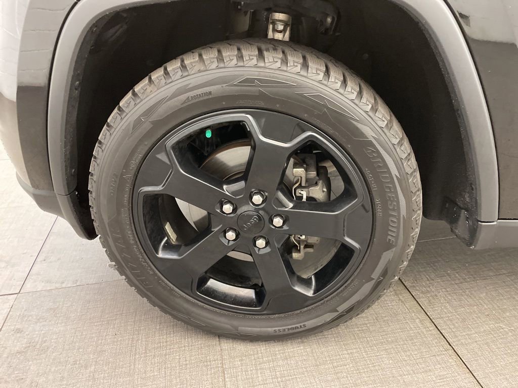 Used 2019 Jeep Grand Cherokee Laredo AWD/4WD image 18