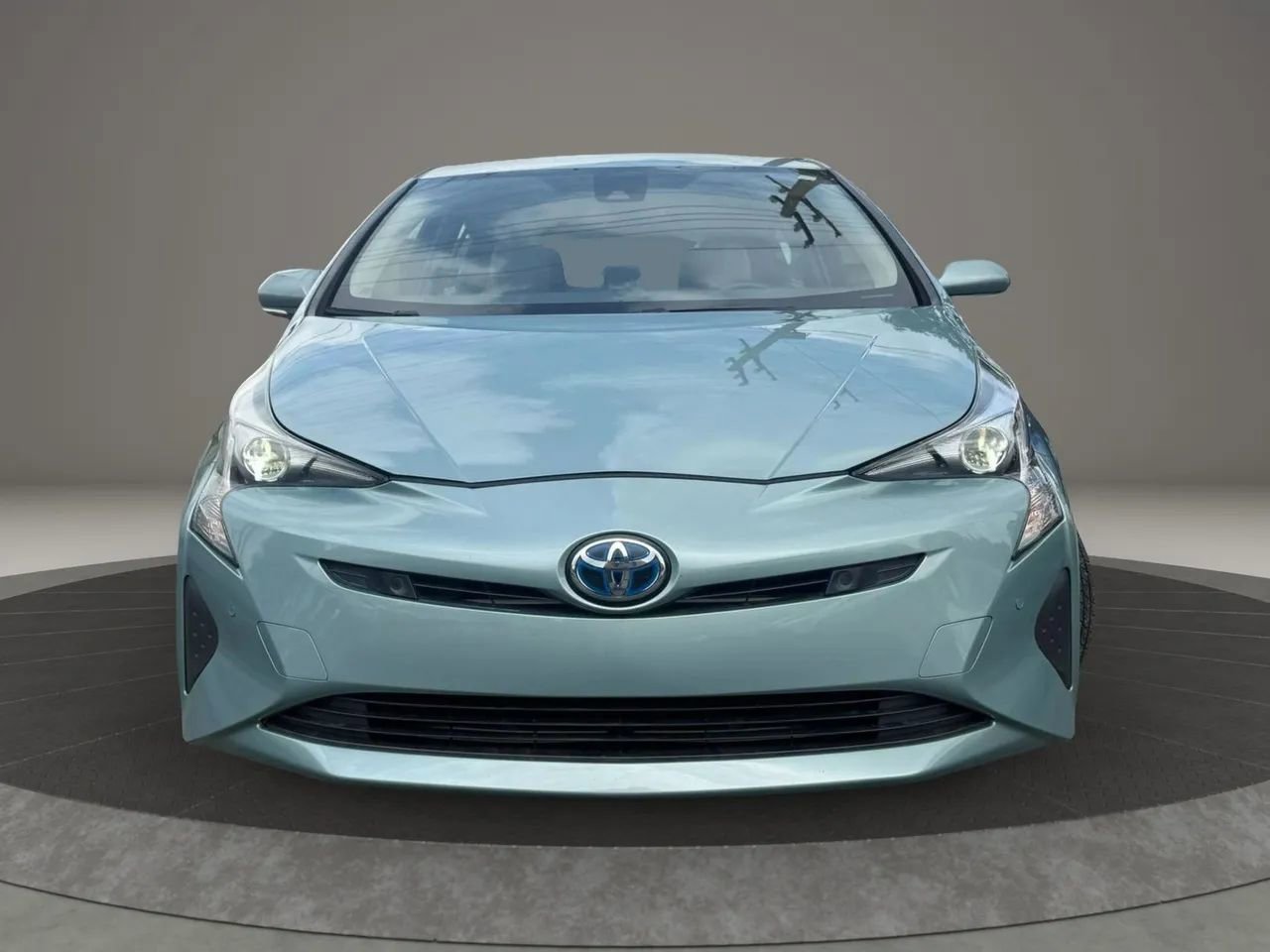 Used 2018 Toyota Prius Two image 2
