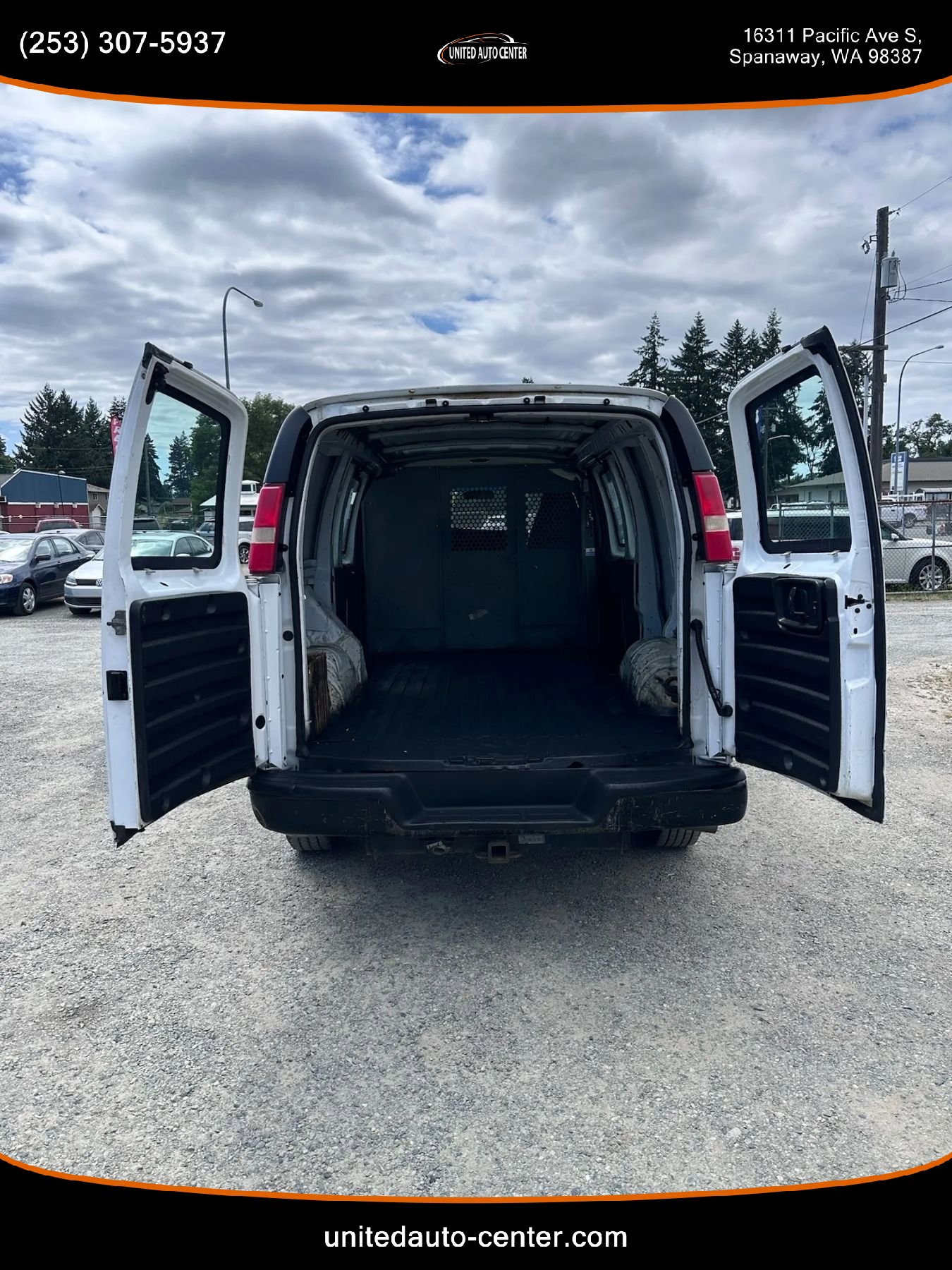 Used 2008 Chevrolet Express 3500 Van 3D image 5