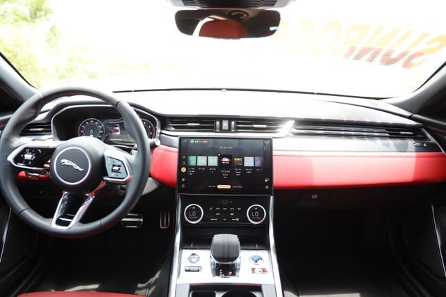 Used 2024 Jaguar XF R-Dynamic SE AWD/4WD image 11