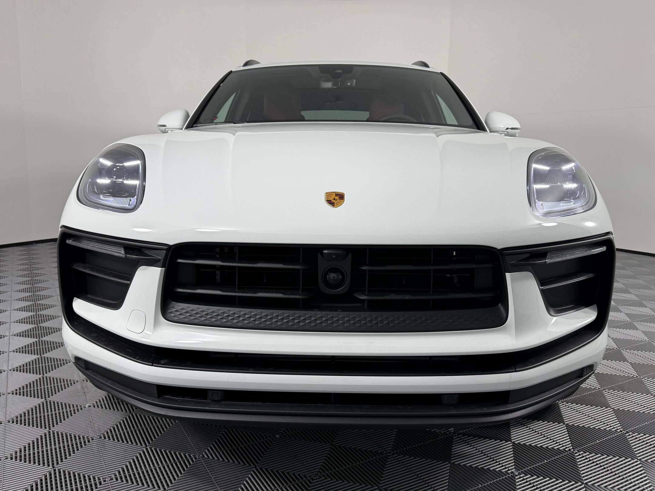 Certified 2026 Porsche Macan AWD/4WD image 6