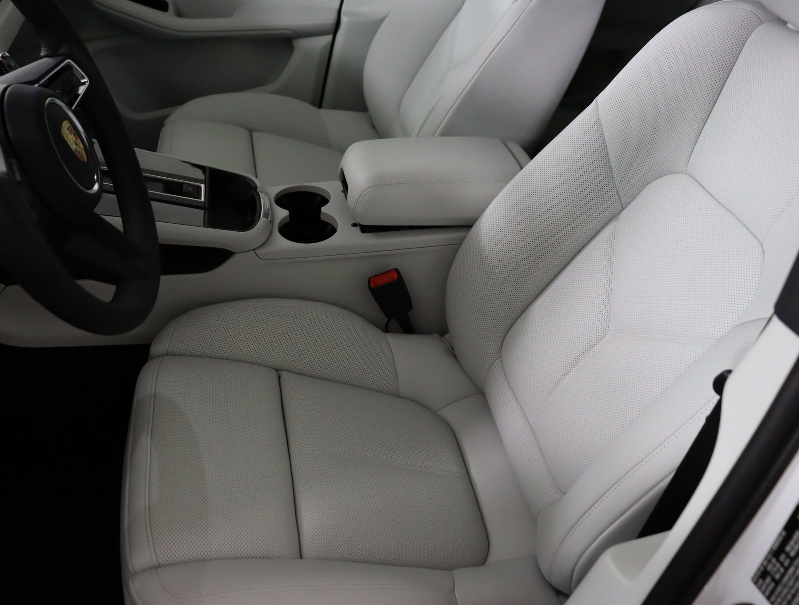 Used 2025 Porsche Macan image 27