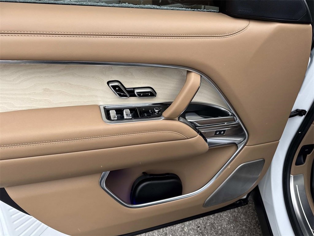 Used 2023 Land Rover Range Rover SV image 19