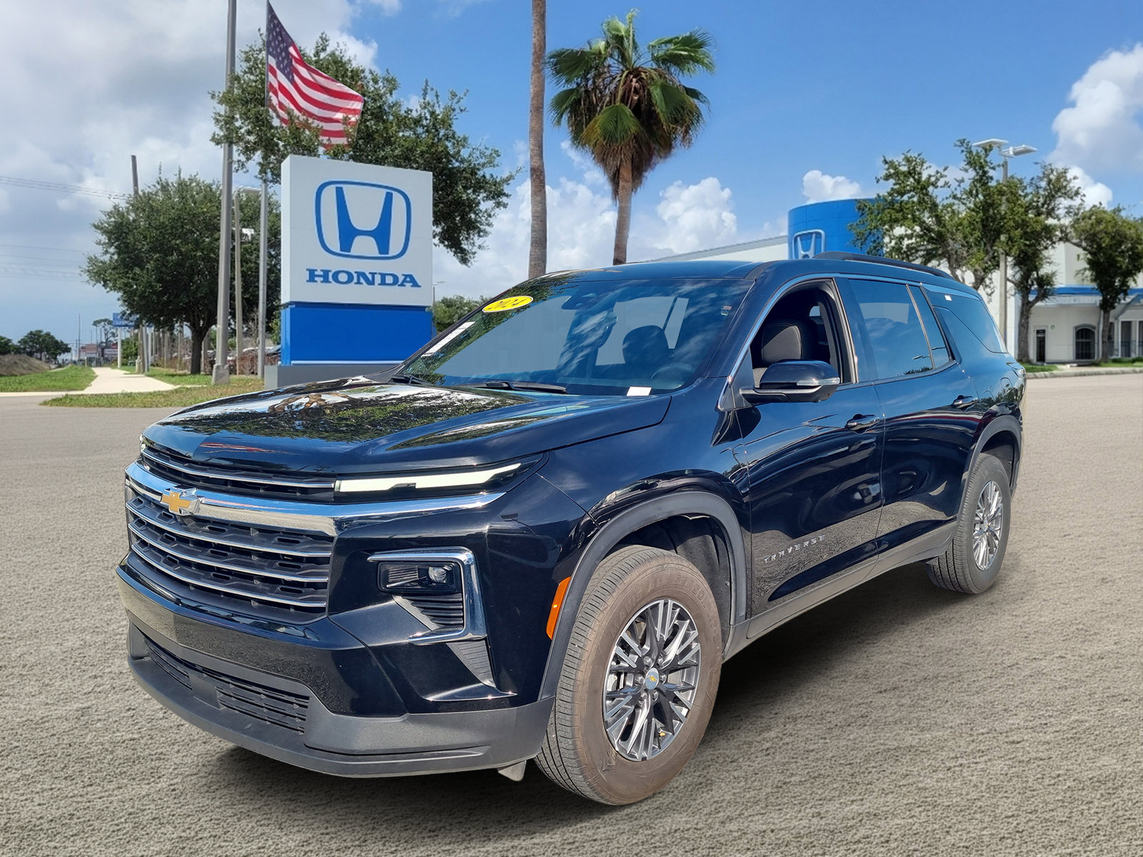 Used 2024 Chevrolet Traverse LT FWD image 4