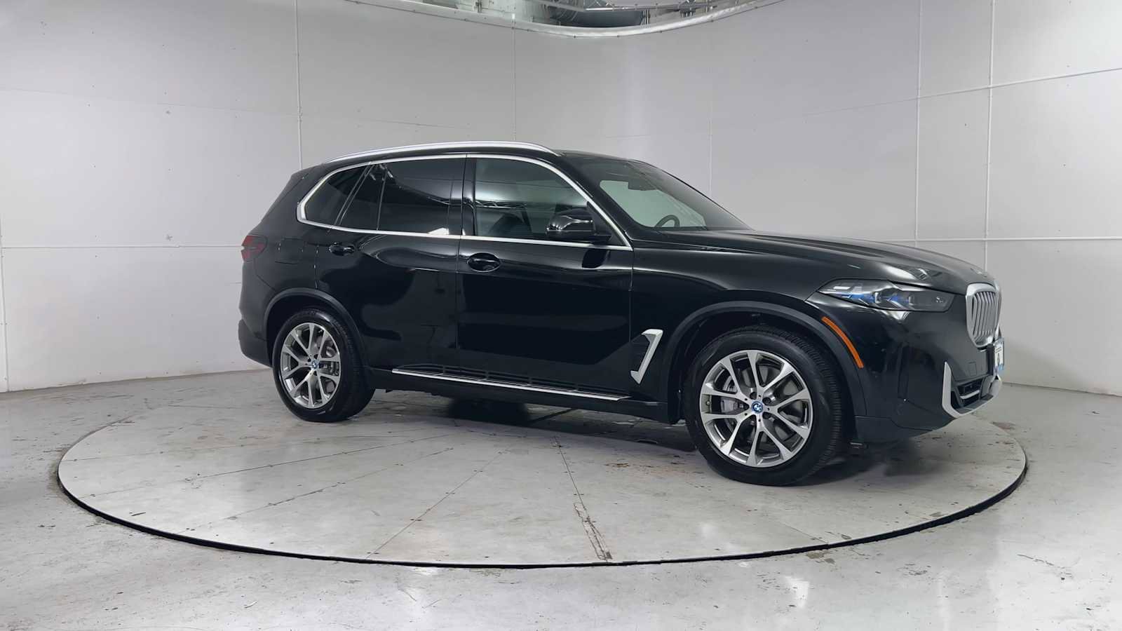 Used 2025 BMW X5 xDrive50e image 8