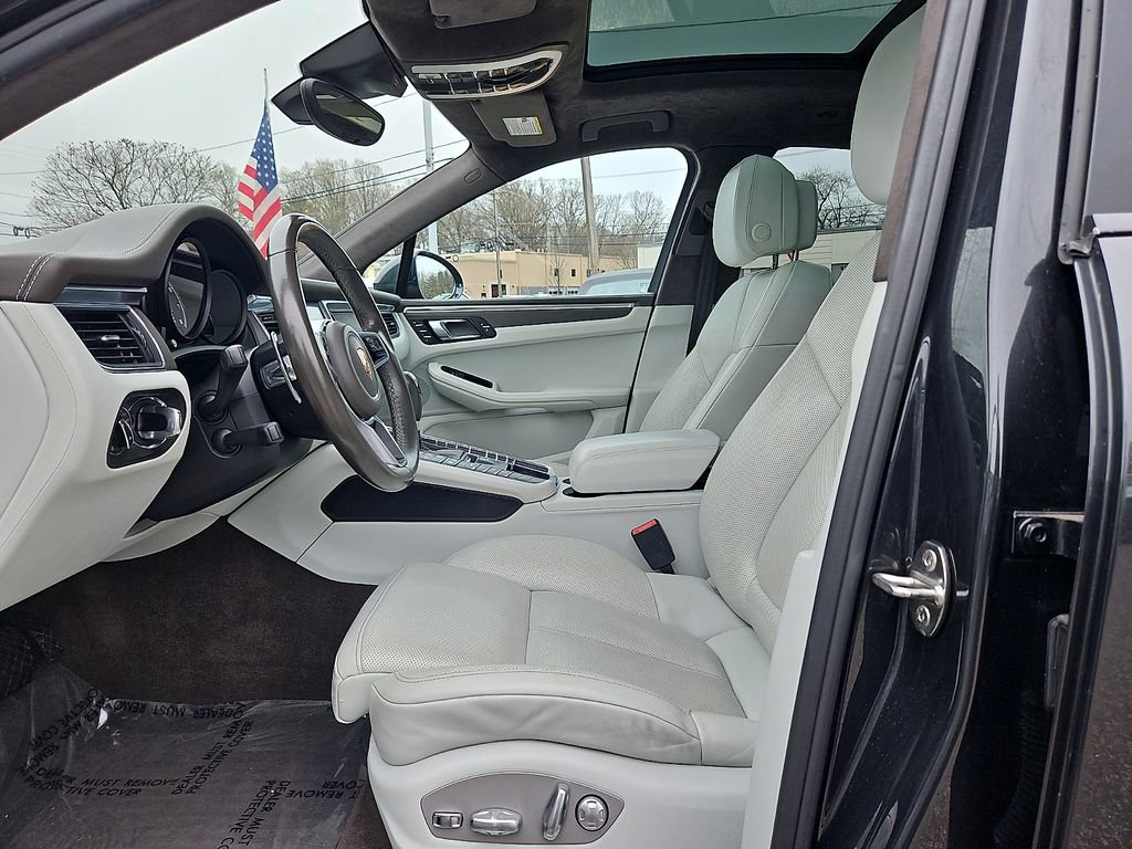 Used 2018 Porsche Macan Turbo image 15