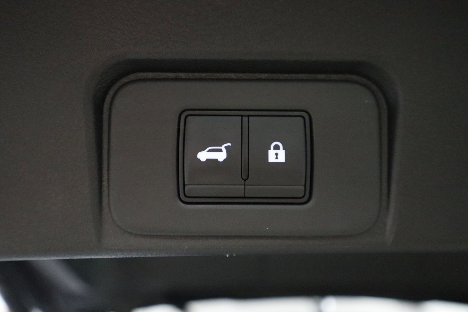 Used 2025 Nissan Rogue SV image 11