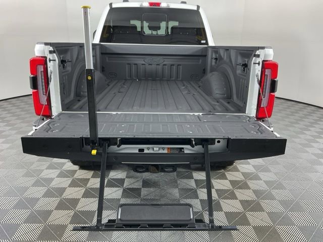Used 2023 Ford F350 Platinum w/ Tremor Off-Road Package AWD/4WD image 7