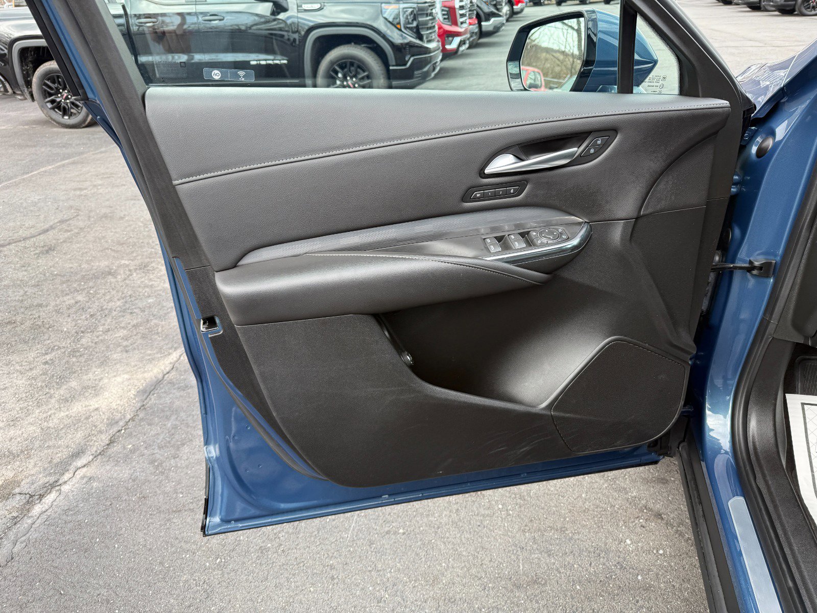 Used 2024 Cadillac XT4 Premium Luxury image 15