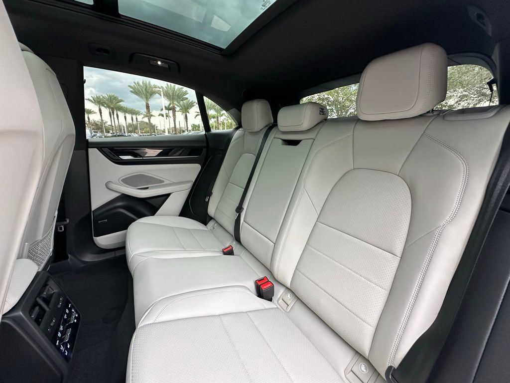 Used 2026 Porsche Macan Electric RWD image 38