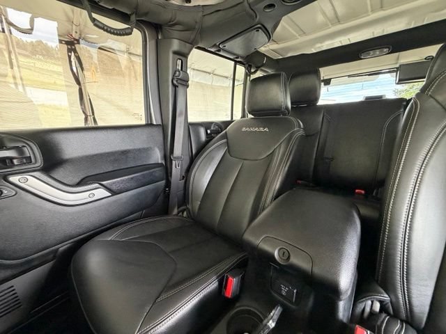 Used 2017 Jeep Wrangler Unlimited Sahara w/ Connectivity Group AWD/4WD image 21