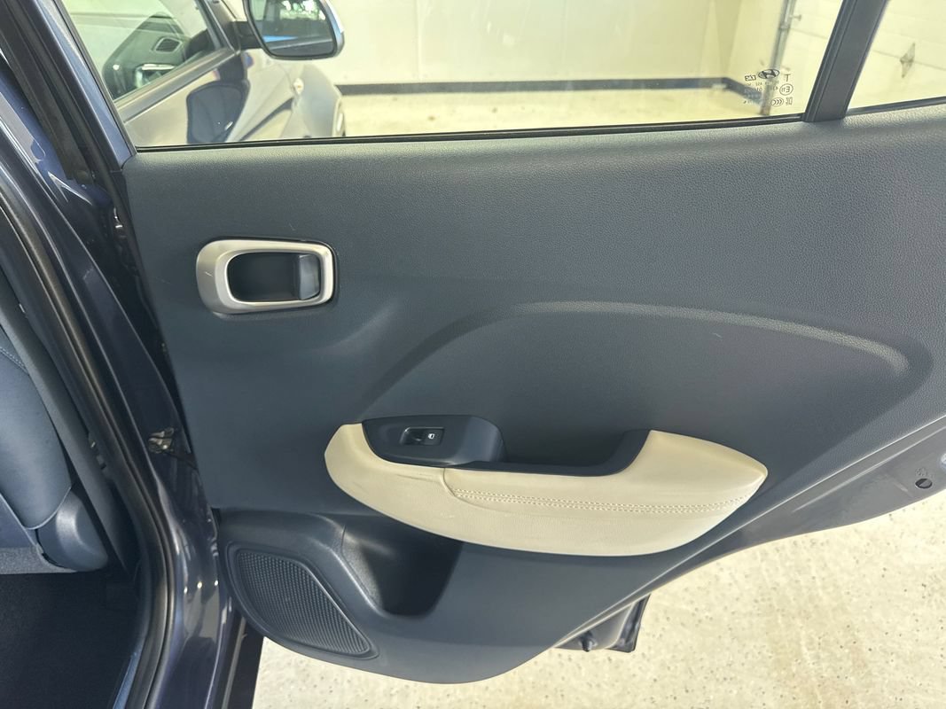 Used 2024 Hyundai Venue Limited FWD image 36
