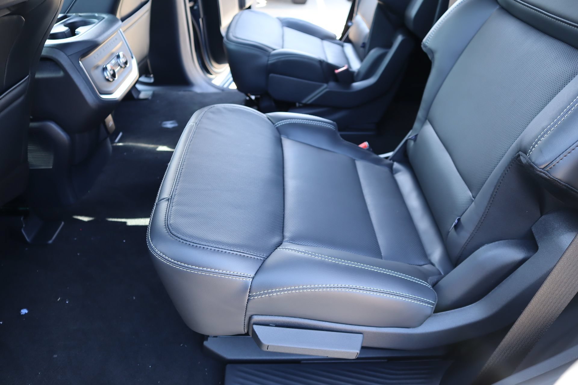New 2027 Ford Expedition Platinum w/ Stealth Appearance Package AWD/4WD image 15