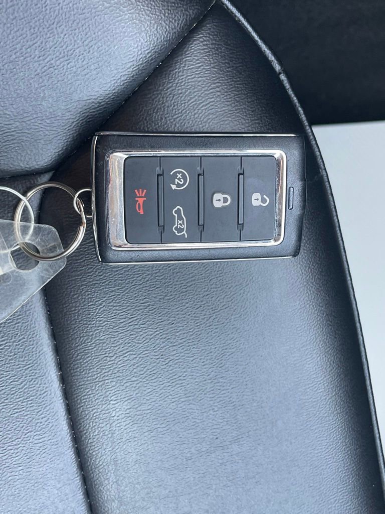 Used 2023 Jeep Grand Cherokee Limited image 31