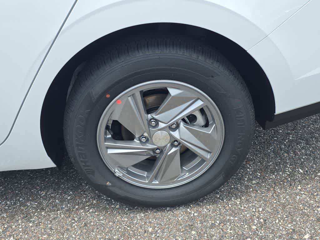 New 2026 Hyundai Elantra SE FWD image 14